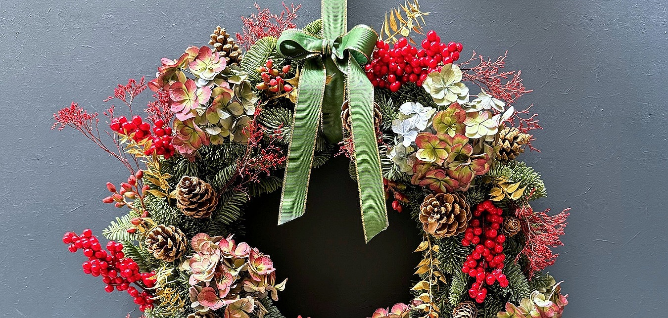 Livraison de couronnes et sapins de Noël