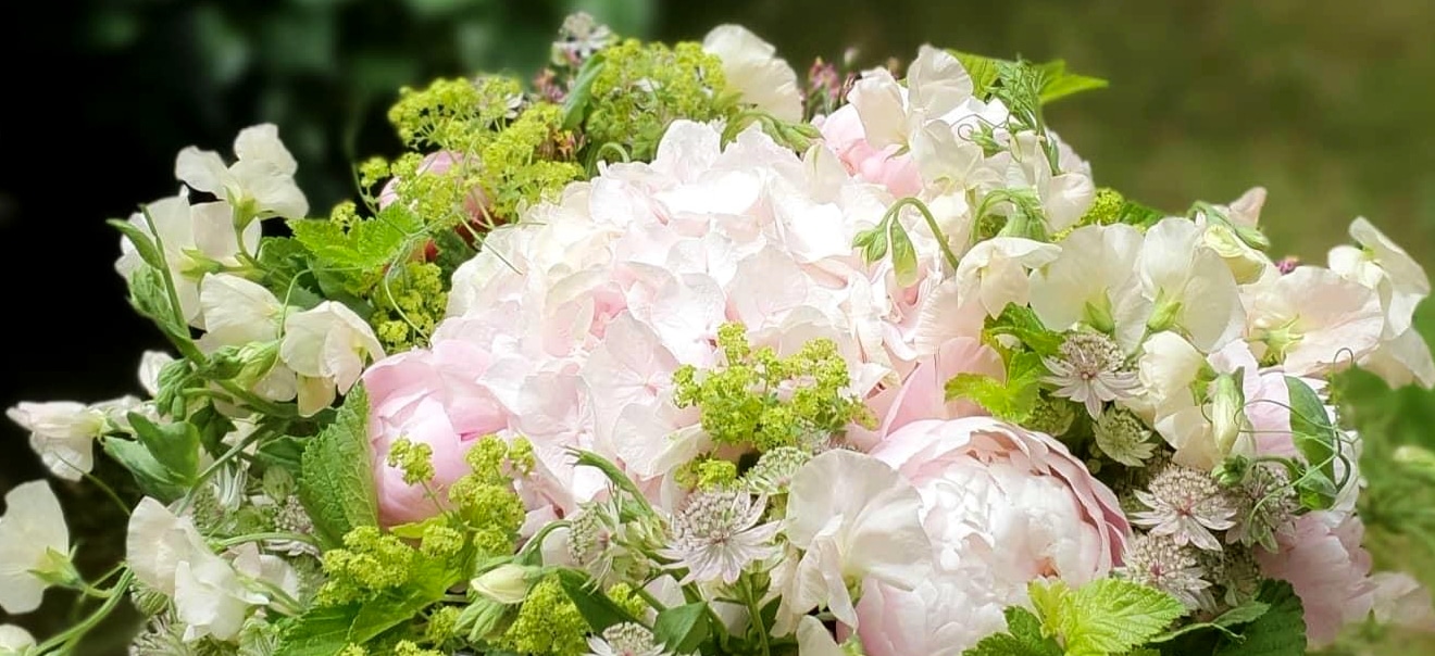 bouquets de fleurs haut de gamme grâce à des fleurs françaises, de saison et un savoir-faire artisanal